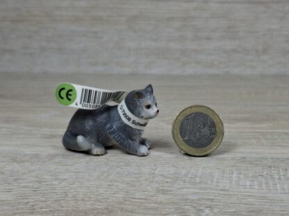 Schleich –14411 Katze (liegend, grau) [Die Haustiere – Nr. 11/16] (Fähnchen-Sammler)´