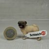 Schleich - 16381 Mops Rüde (Fähnchen-Sammler)´