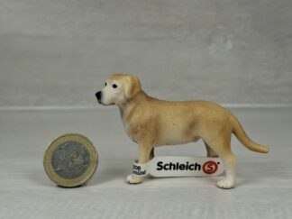 Schleich - 16386 Labrador Rüde (Fähnchen-Sammler)´