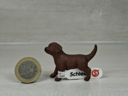 Schleich - 13835 Labrador Retriever Welpe (Fähnchen-Sammler)