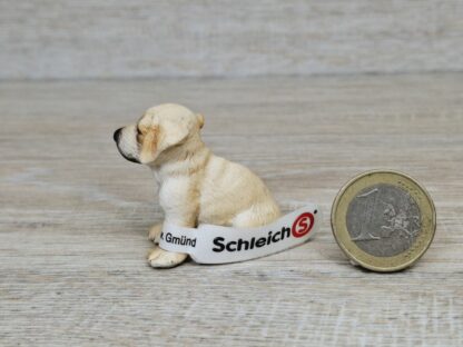Schleich – 16342 Golden Retriever Welpe, sitzend (Fähnchen - Sammler)´ – Bild 2