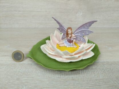 Schleich - 70415 Yasira mit Seerose – Bild 2