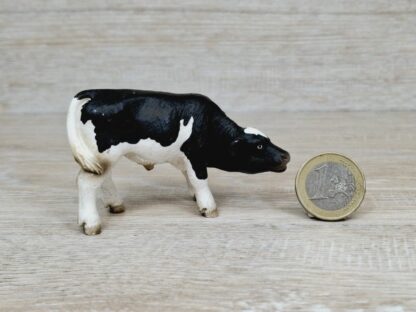 Schleich – 13615 Kalb Schwarzbunt, saugend