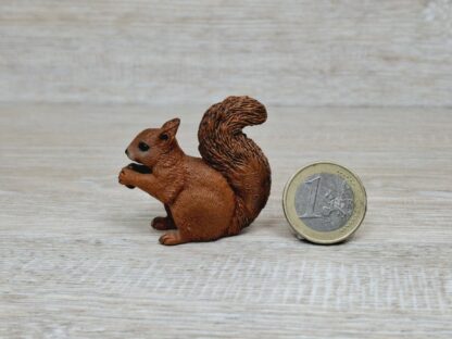 Schleich - 14684 Eichhörnchen, fressend – Bild 2