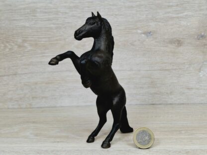 Schleich - 13624 Mustang Hengst, schwarz, steigend – Bild 2