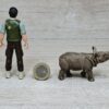 Schleich - 42428 Ranger mit Panzernashorn Baby – Bild 3