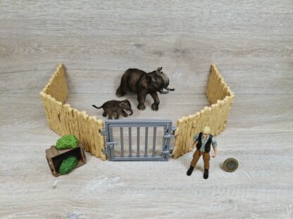 Schleich – 72111 Zuhause für Elefanten mit Ranger (mit asiatischen Elefanten) (RAR)