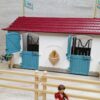 Schleich – 42416 Großer Pferdehof mit Wohnhaus und Stall [Quarter-Horse-Wallach + [Hannoveraner Hengst] – Bild 26