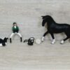 Schleich – 42358 Springreiterin (mit Pferd) – Bild 3