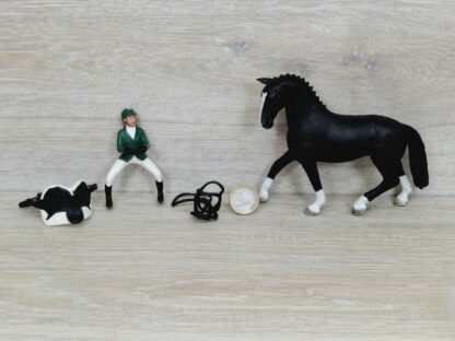 Schleich – 42358 Springreiterin (mit Pferd) – Bild 3