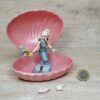 Schleich - 70564 Meerjungfrau mit Baby-Robbe in Muschel – Bild 2