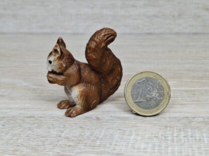 Schleich - 14252 Eichhörnchen, fressend – Bild 2