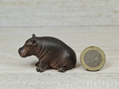 Schleich - 14682 Flusspferdkalb, sitzend – Bild 2