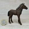 Schleich – 82923 Süßes Fohlen mit Box + Striegel [Lipizzaner] – Bild 3