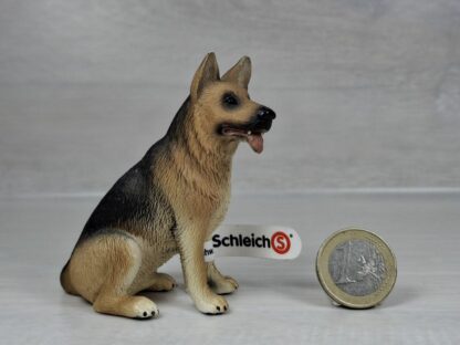 Schleich - 16376 Schäferhund Rüde, sitzend (Fähnchen-Sammler)´