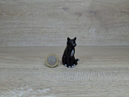 Schleich - 13004 Katze, sitzend [schwarze Katze - Augen gelb] – Bild 3