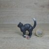 Schleich - 13015 Katze mit Buckel [Katze grau - Nase rosa] (kleines Fähnchen-Sammler) – Bild 3