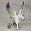 Schleich - 70576 Geflügeltes Regenbogeneinhorn (Fähnchen) – Bild 5
