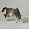 Schleich – 13652 Araber Fohlen, grasend (Fähnchen-Sammler)´