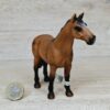 Schleich – 13261 Trakehner Stute (Fähnchen-Sammler)´ – Bild 2