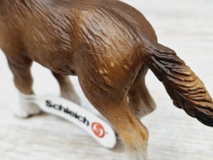 Schleich – 13272 Shire Fohlen (Fähnchen-Sammler)´ – Bild 3