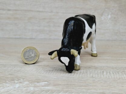 Schleich – 13207 Kuh schwarz/weiss, grasend [Schwarzbunt] – Bild 3