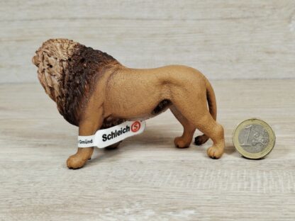 Schleich - 14726 bzw. [Treuefigur] 17000 Löwe, brüllend (Fähnchen)´ – Bild 3