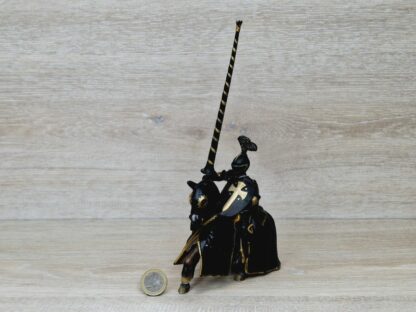 Schleich - 70032 Schwarzer Ritter auf Pferd [Lanzenreiter] [Variante gold geringelt] – Bild 3