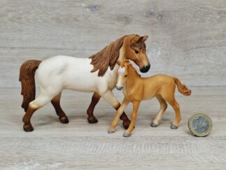 Schleich – Tennessee Walker Stute mit Fohlen aus Set 42567