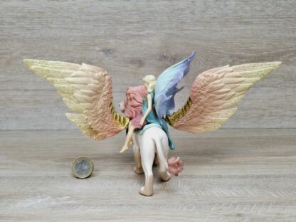 Schleich - 70714 Elfe auf geflügeltem Löwe – Bild 2