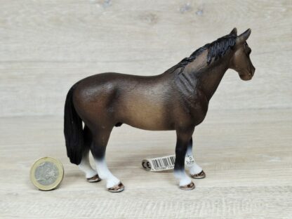 Schleich - 13649 Hannoveraner Hengst (Fähnchen-Sammler)´ – Bild 3