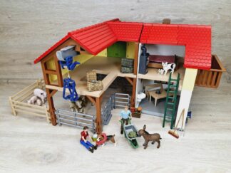 Schleich - 42407 Bauernhaus mit Stall und Tieren [Bauerhhof] + 3 Extra Tiere