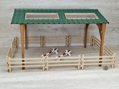 Schleich – 42189 Reitplatz [Dach, Pferden und Zubehör] – Bild 2