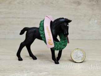 Schleich – 82982 Trakehner Fohlen mit Siegerkranz