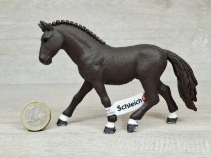 Schleich – 13926 Deutsches Reitpony Wallach (Fähnchen)