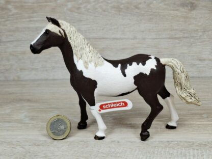 Schleich – 13885 Paint Horse Wallach (Fähnchen)