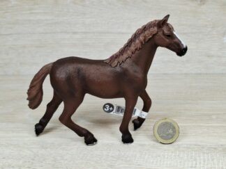 Schleich – 13855 Englisch Vollblut Stute (Fähnchen)
