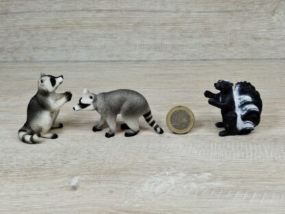Schleich - 42596 Spielspaß um die Nuss [Waschbär + Stinktier] – Bild 3