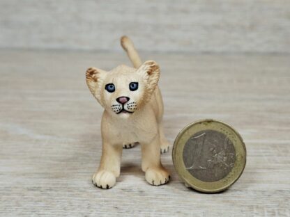 Schleich - Löwenjunges, stehend [weiss] aus Set 42321 – Bild 3