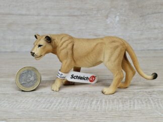 Schleich - 14825 Löwin (Fähnchen)