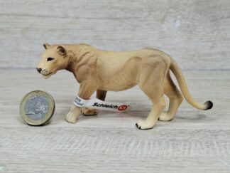 Schleich - 14825 Löwin (Fähnchen)