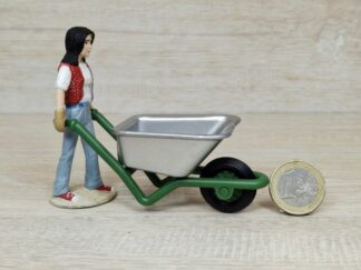 Schleich – 13453 Stallpflegerin mit Schubkarren