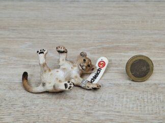 Schleich - 14376 Löwenjunges, liegend (Fähnchen-Sammler)´