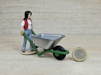 Schleich – 13453 Stallpflegerin mit Schubkarren