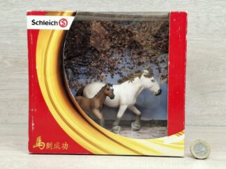 Schleich - 41372 China "Lunar Jahr des Pferdes" Serie - Lunar Year of the Horse [Camargue Stute + Camargue Fohlen] (OVP) (RAR)