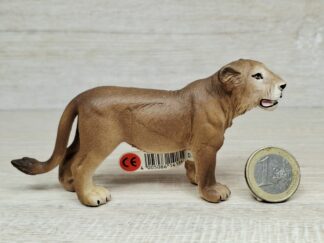 Schleich - 14184 Löwin, stehend (Fähnchen-Sammler)´