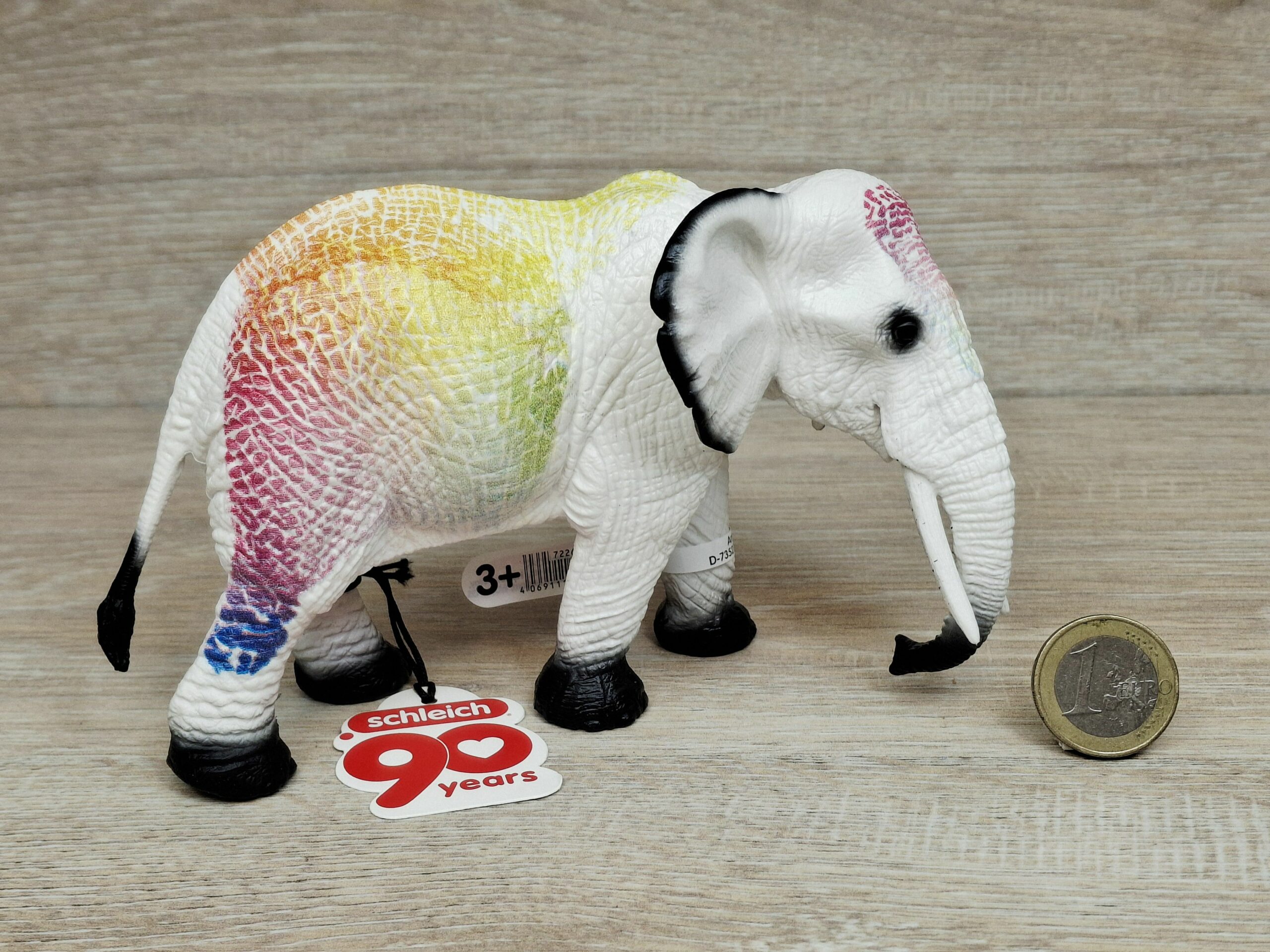 Schleich - 72267 Afrikanische Elefantenkuh - 90 Jahre Schleich Jubiläum (exclusive Model) (RAR) (Sammler-Fähnchen)